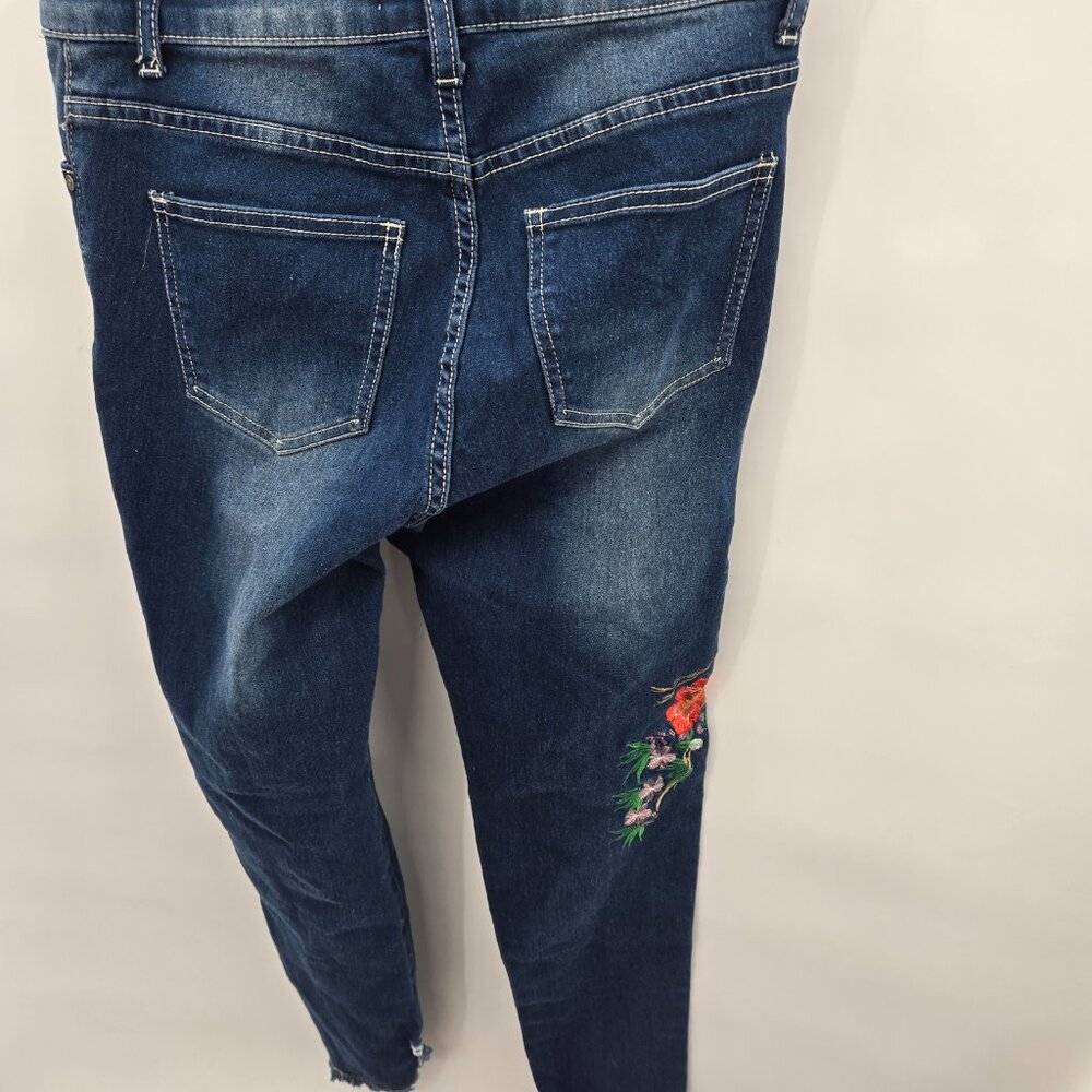 AQ Embroidered Distressed Raw Hem Jeans Juniors Size 9 - Picture 6 of 16